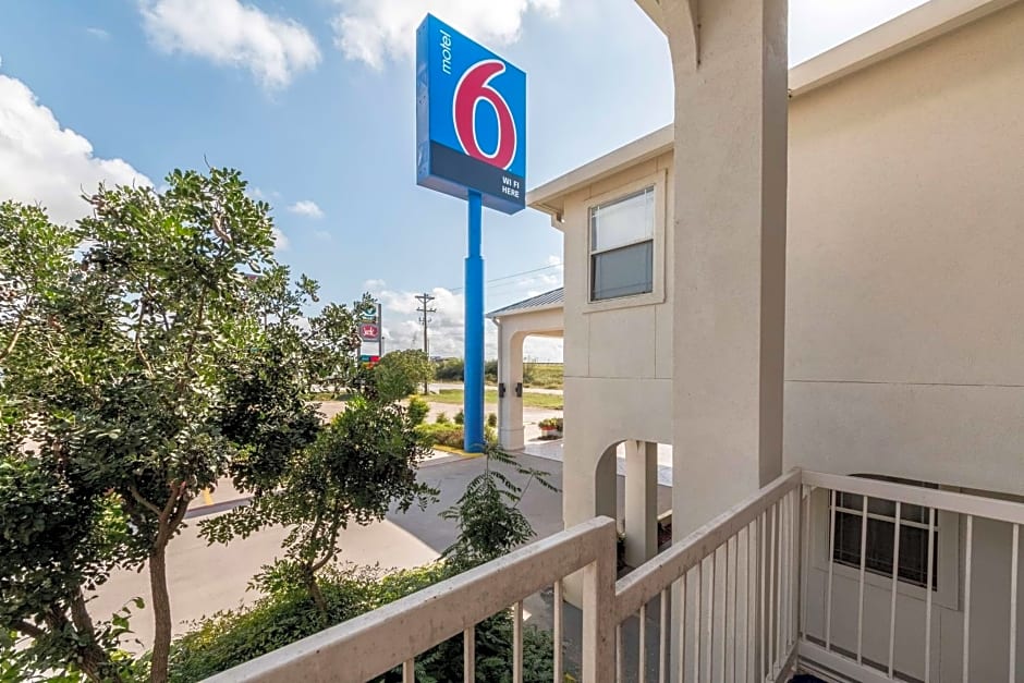 Motel 6 Seguin, TX