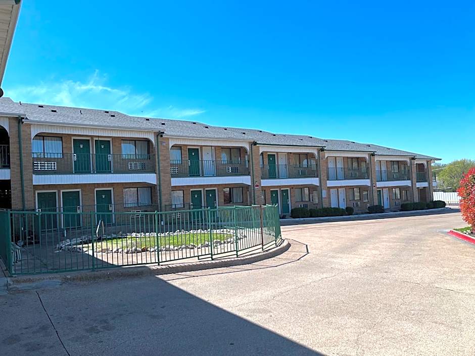 EXECUTIVE INN
