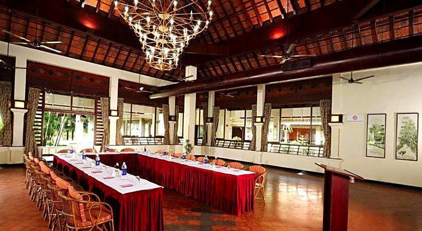 Abad Whispering Palms