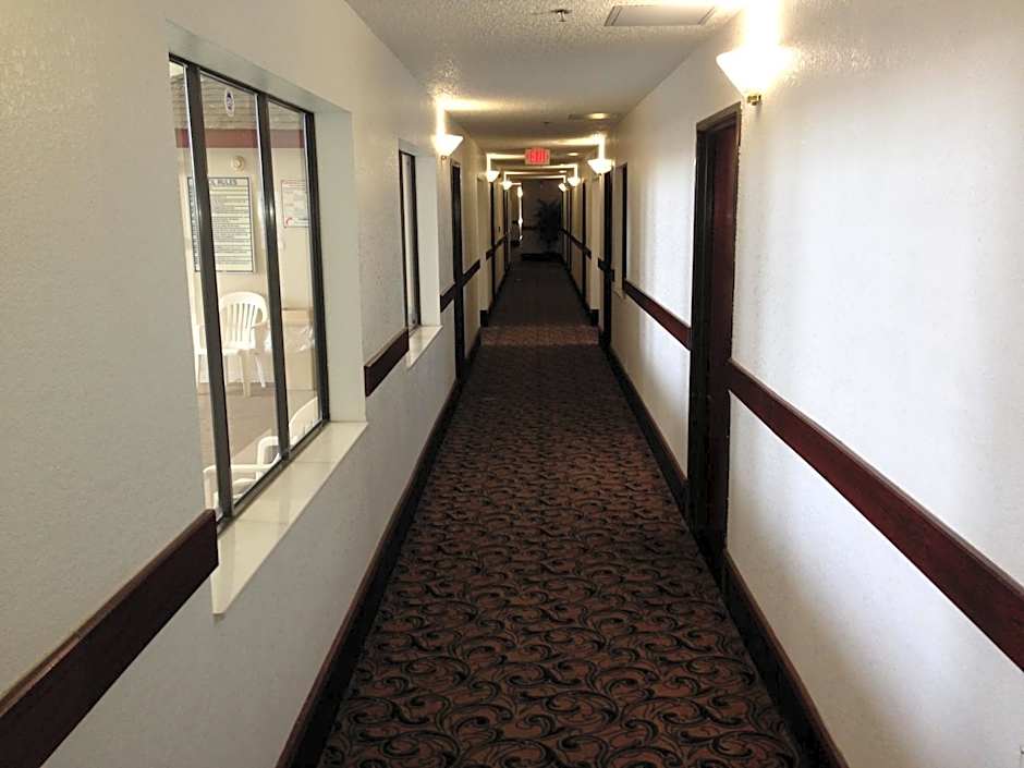 Brentwood Inn & Suites