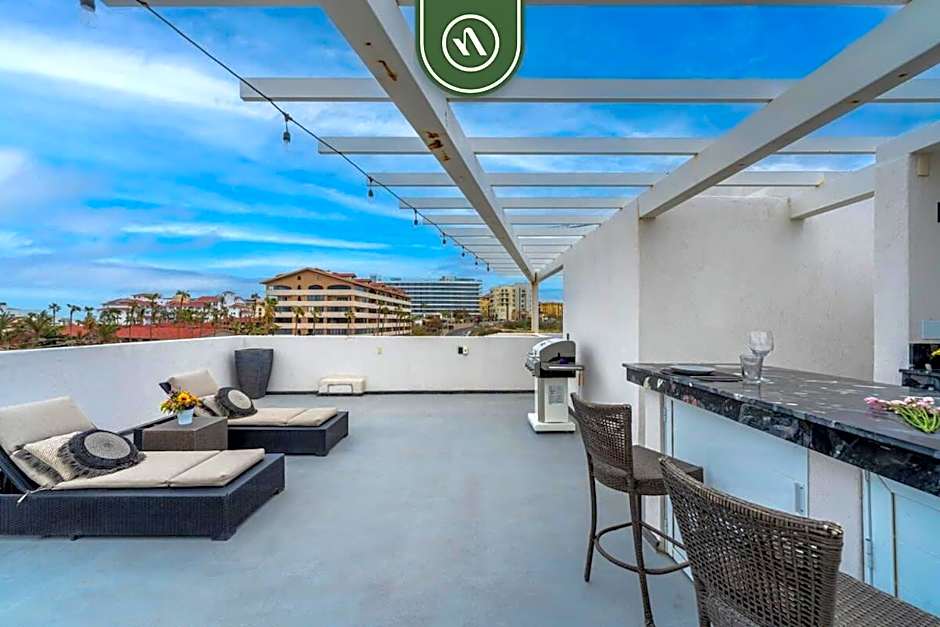 Whole Building w Multiple Rooms for Rent
