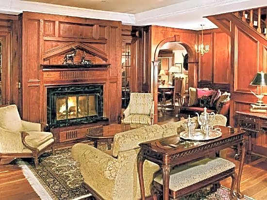 Mirror Lake Inn