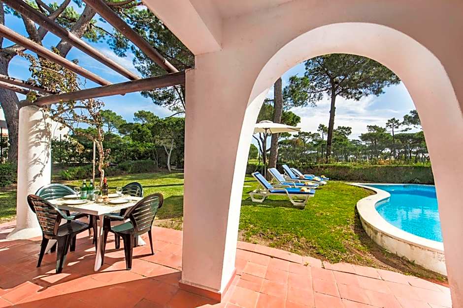 Perfect Retreat Overlooking Pinhal Golf Course, Private pool, Off-street parking