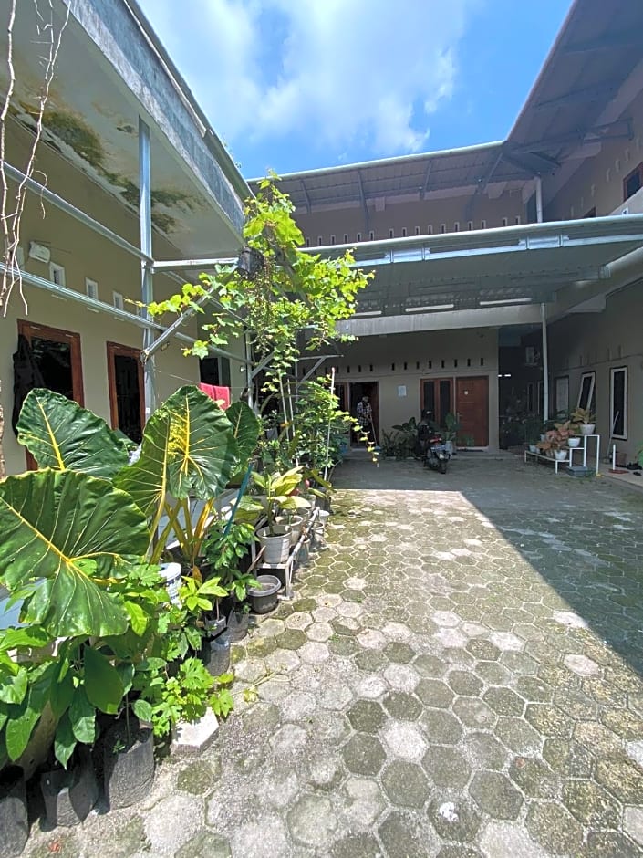 SPOT ON 92498 Fanni Homestay