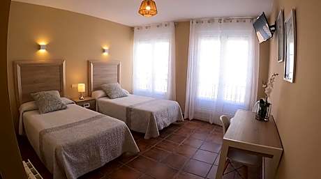 Hostal Santiago - Alojamientos en CARRION DE LOS CONDES