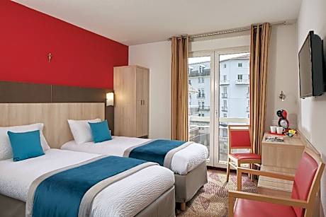 Deluxe Connecting Family Rooms