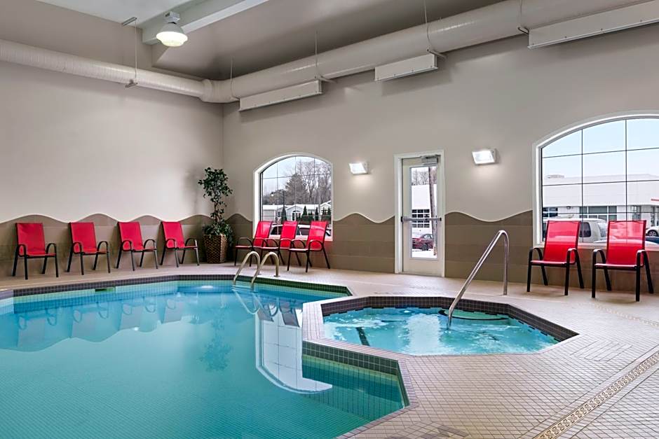 Days Inn & Suites by Wyndham Brandon