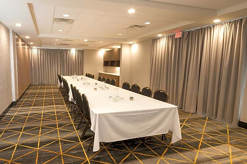 Holiday Inn & Suites Detroit - Troy by IHG
