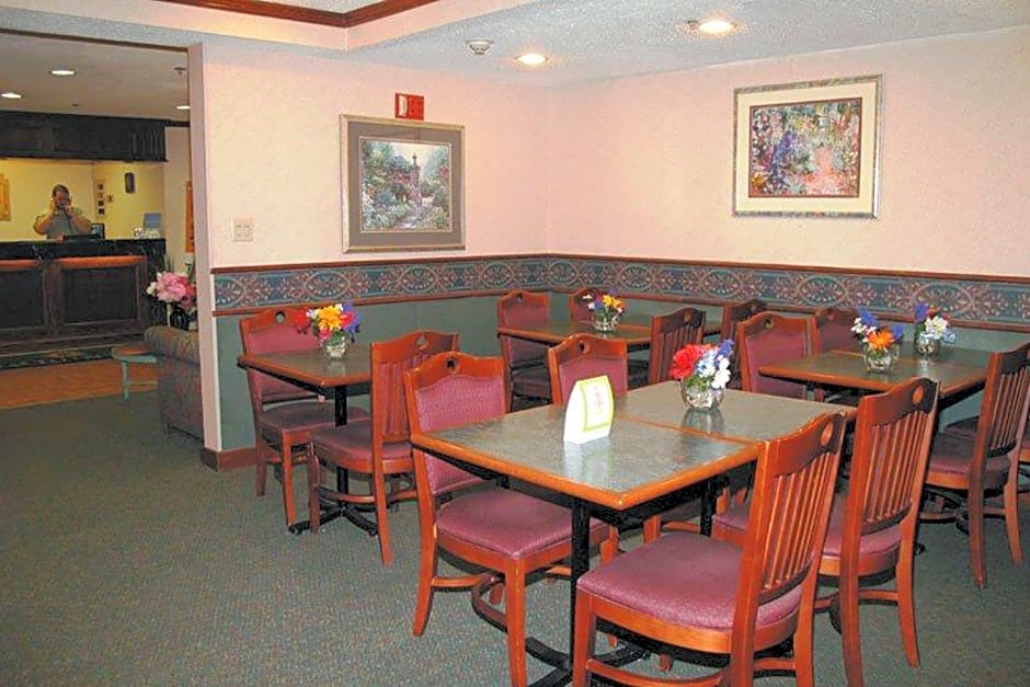 Norwood Inn & Suites Indianapolis East Post Drive