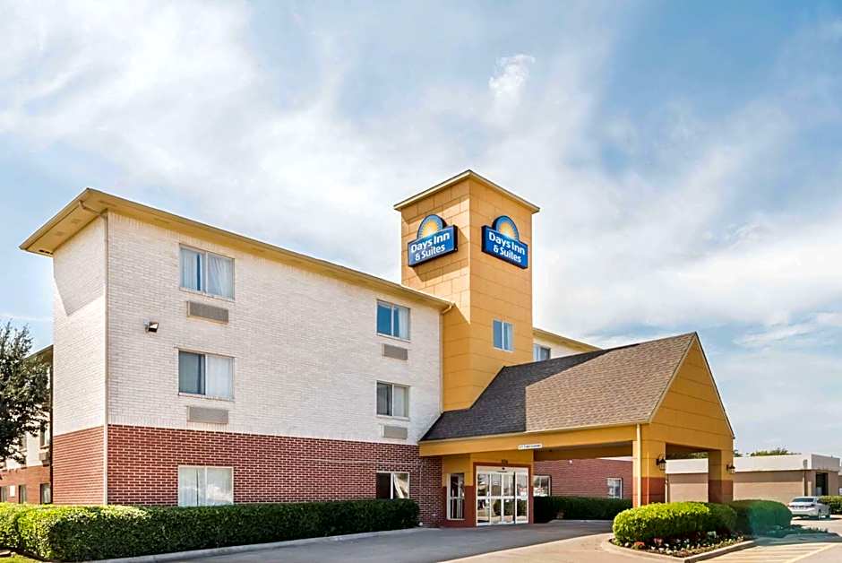 Days Inn & Suites by Wyndham Dallas