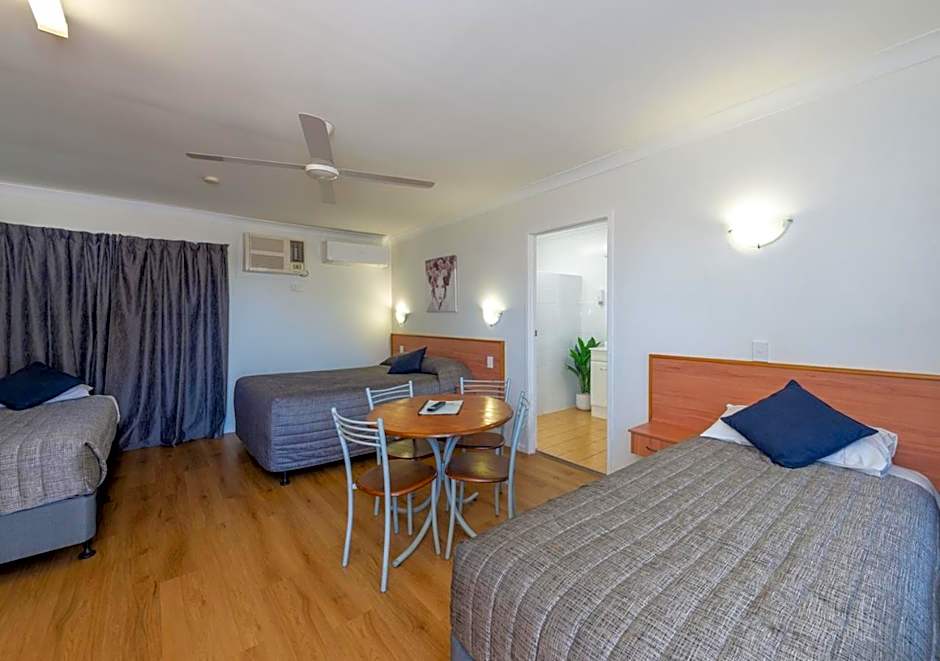 Riviera on Ruthven Motel