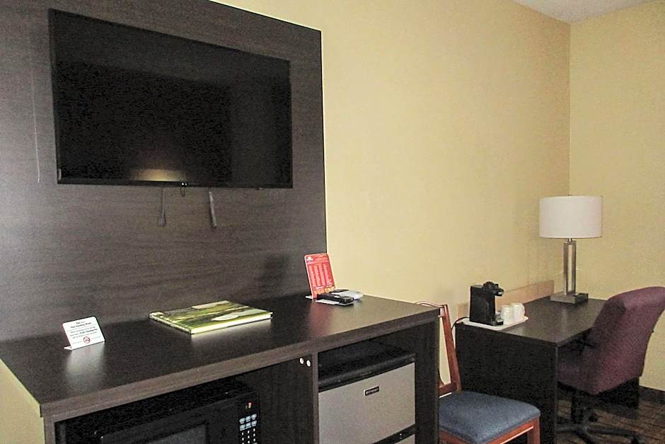 Quality Inn & Suites Benton Harbor - St. Joseph