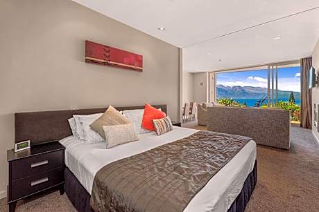 One Bedroom Apartment with Lake View
