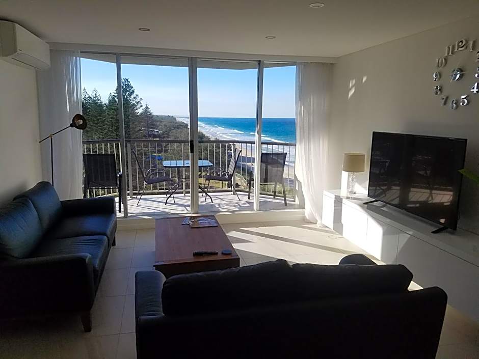 Golden Sands on the Beach - Absolute Beachfront Apartments