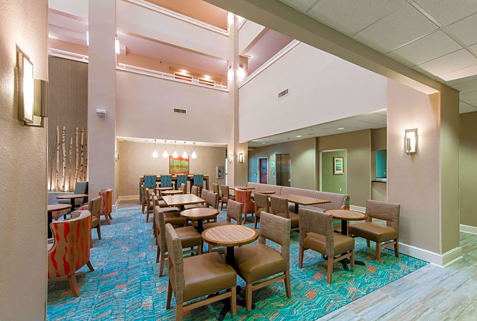 Holiday Inn Hotel & Suites Lake City