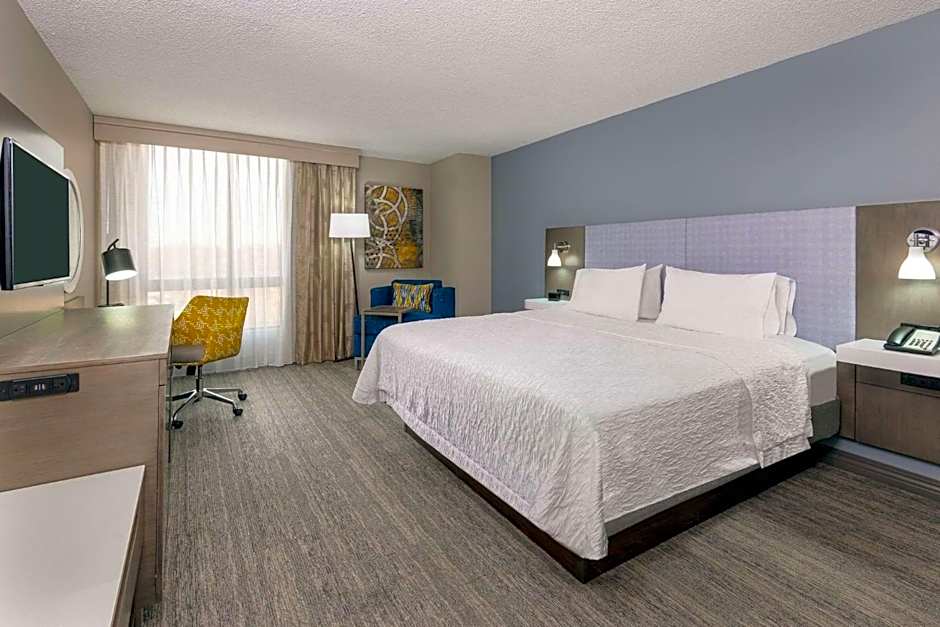 Hampton Inn By Hilton & Suites Kansas City-Country Club Plaza