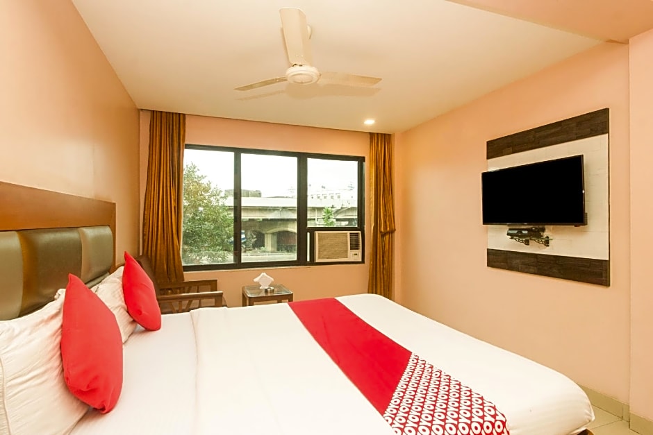 OYO Hotel Sarovar Grand