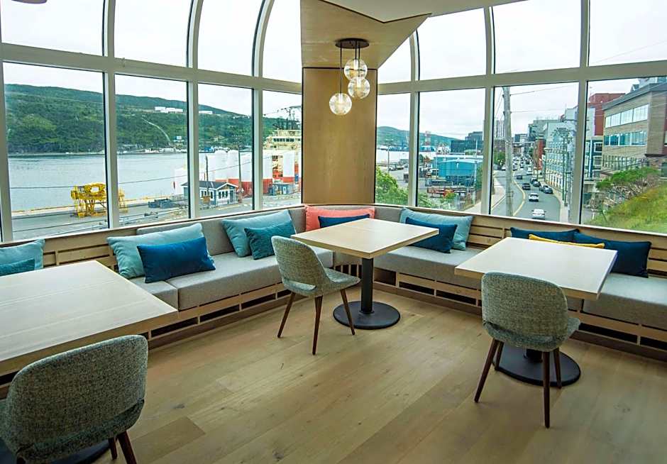 DoubleTree by Hilton St. John's Harbourview