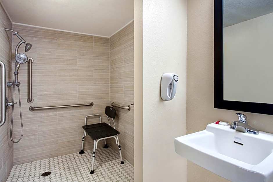 Baymont by Wyndham Lake City