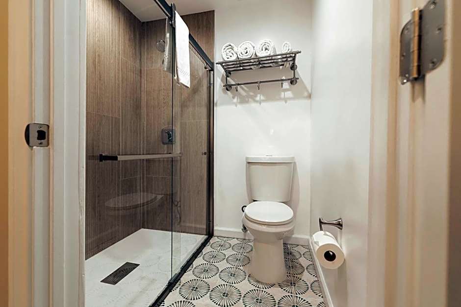 The Dixie Hollywood Hotel