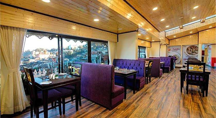 Sumitel Hotel 500 meters from Mall Road