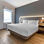 Comfort Inn & Suites Newark Liberty International Airport