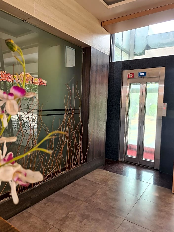 HOTEL SWAMIRAJ EXECUTIVE