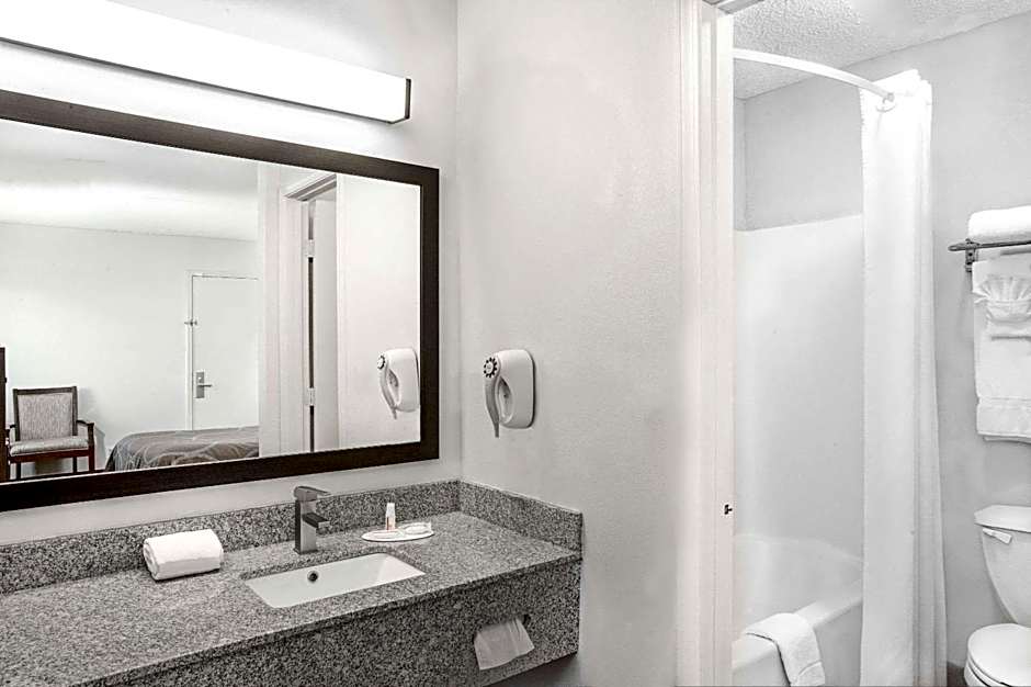 Super 8 by Wyndham Lafayette / Purdue Area