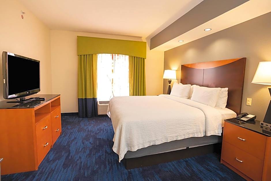 Photo 1 of 4 of Studio 1 King Bed