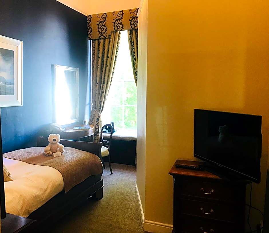 Clarence Court Hotel