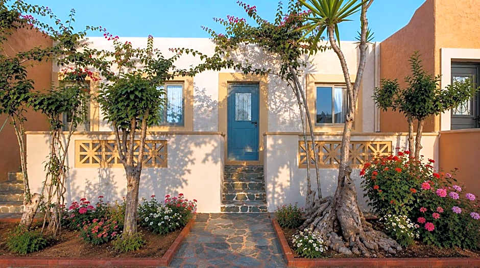 Golden Bay Apartments-Garden Haven