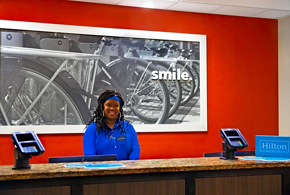 Hampton Inn & Suites Augusta West
