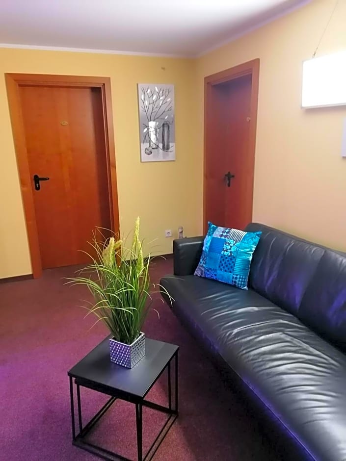 Pension Riverside in Leverkusen Hitdorf am Rhein - Zentral an der A1 und 59