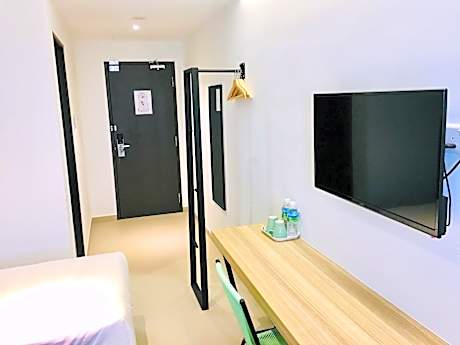 Deluxe Twin Room - No Window