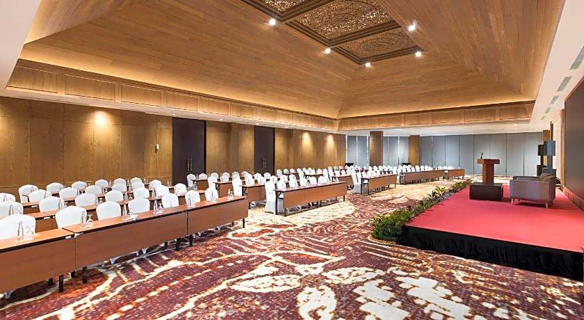 Harris Hotel & Residences Sunset Road