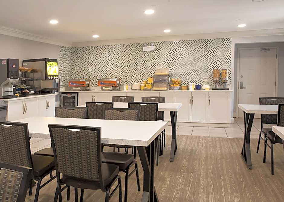 Days Inn by Wyndham Kelowna