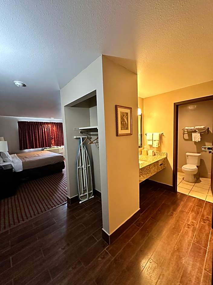 Rodeway Inn & Suites Madison East