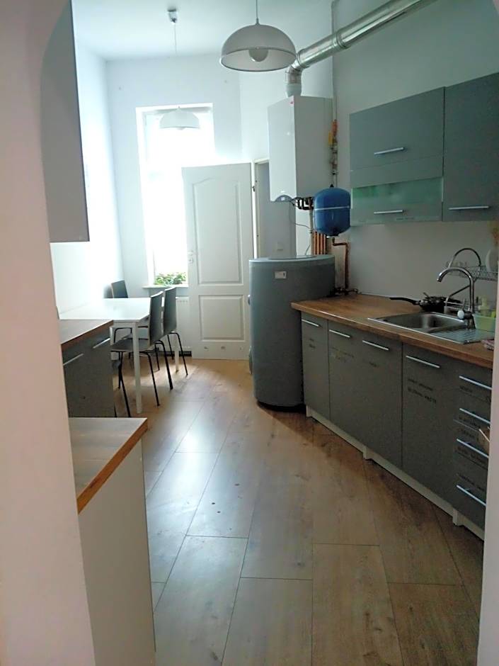 Hostel Tulip - pokoj 6 ze wspolna lazienka i kuchnia