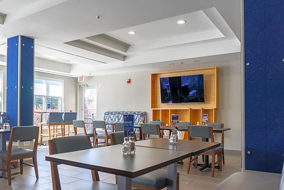 Holiday Inn Express Hotel & Suites Lake Zurich-Barrington By IHG