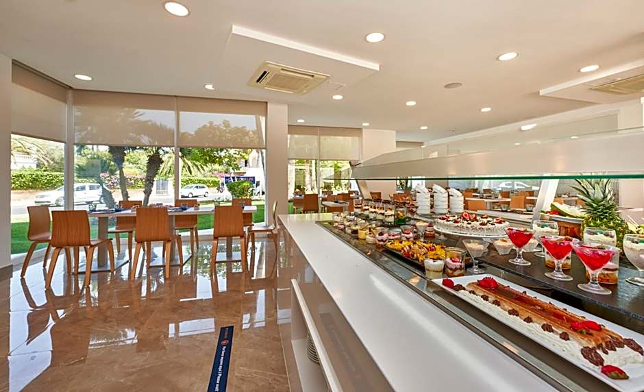 Globales Cala Bona Suites