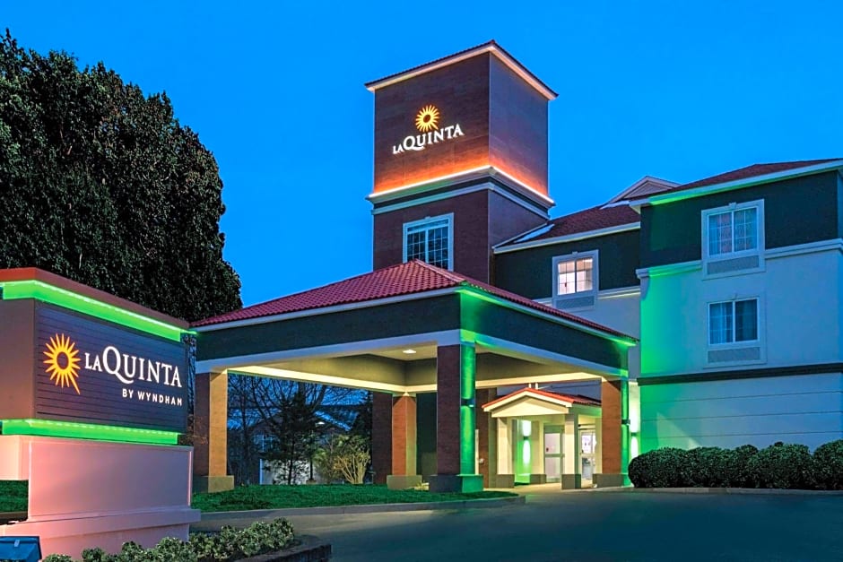 La Quinta Inn & Suites by Wyndham Albany Airport