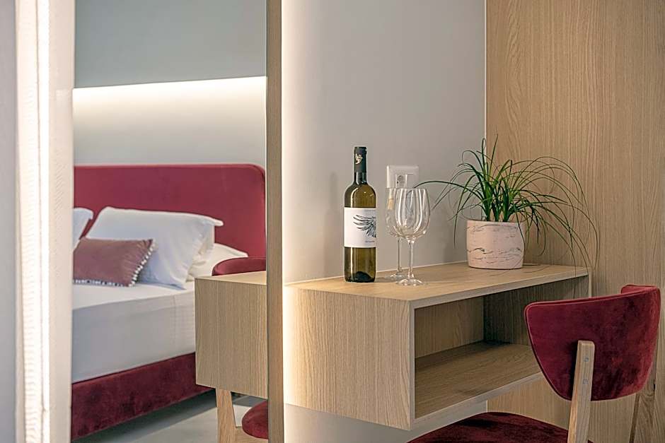 Miss Marrone City Hotel