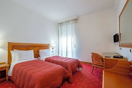 2 Single Beds