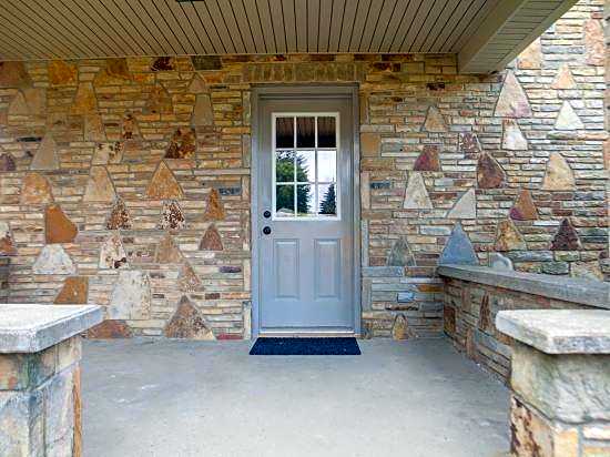 Log Cabin Lodge & Suites