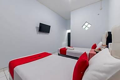 RedDoorz Syariah near Alun Alun Sumedang