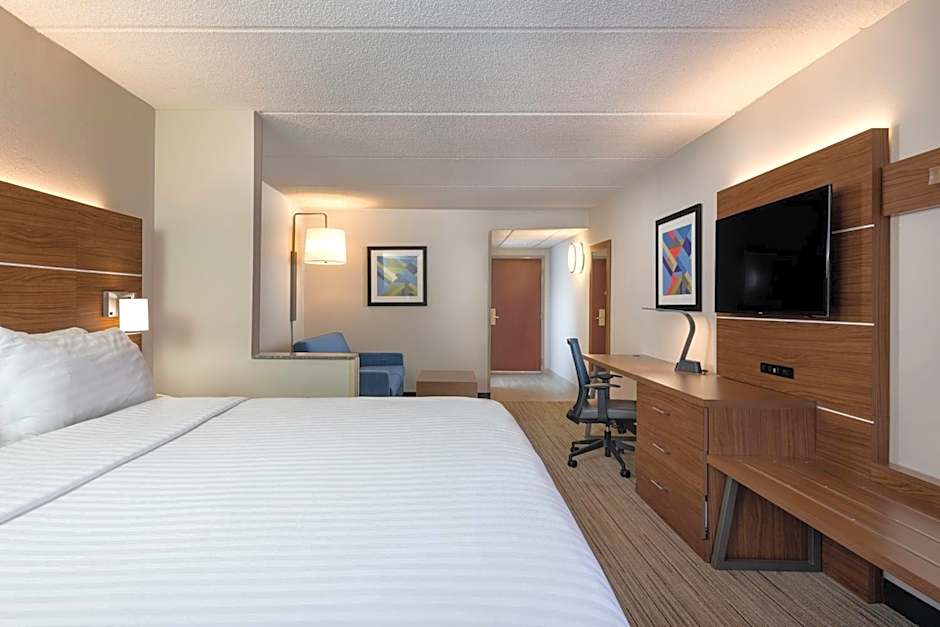 Holiday Inn Express & Suites Charlotte Arpt-Belmont By IHG