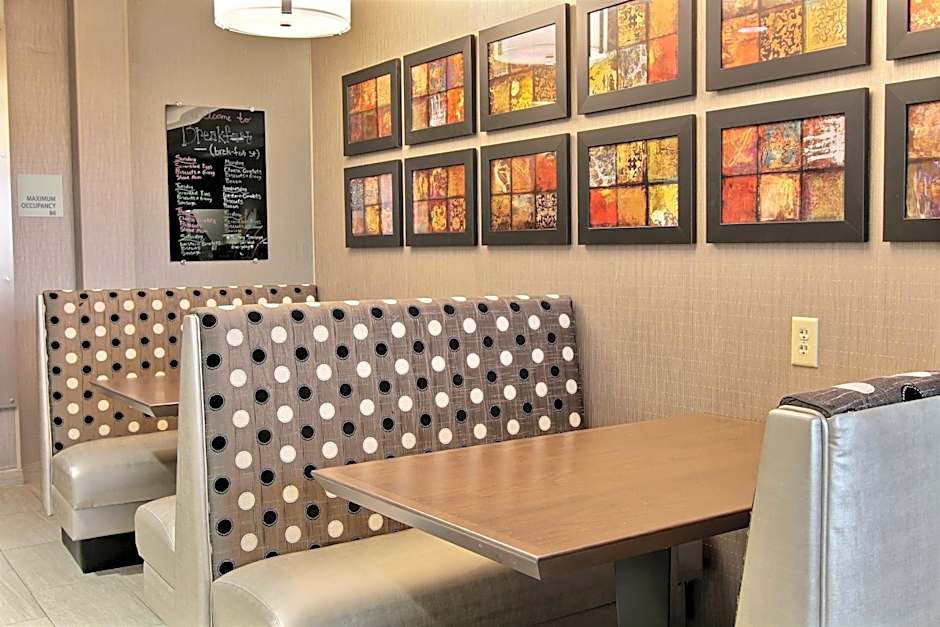 Holiday Inn Express Fargo - West Acres By IHG