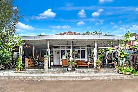 Hotel O Prawirotaman Near Keraton Yogyakarta Formerly Chez Laelik Guesthouse