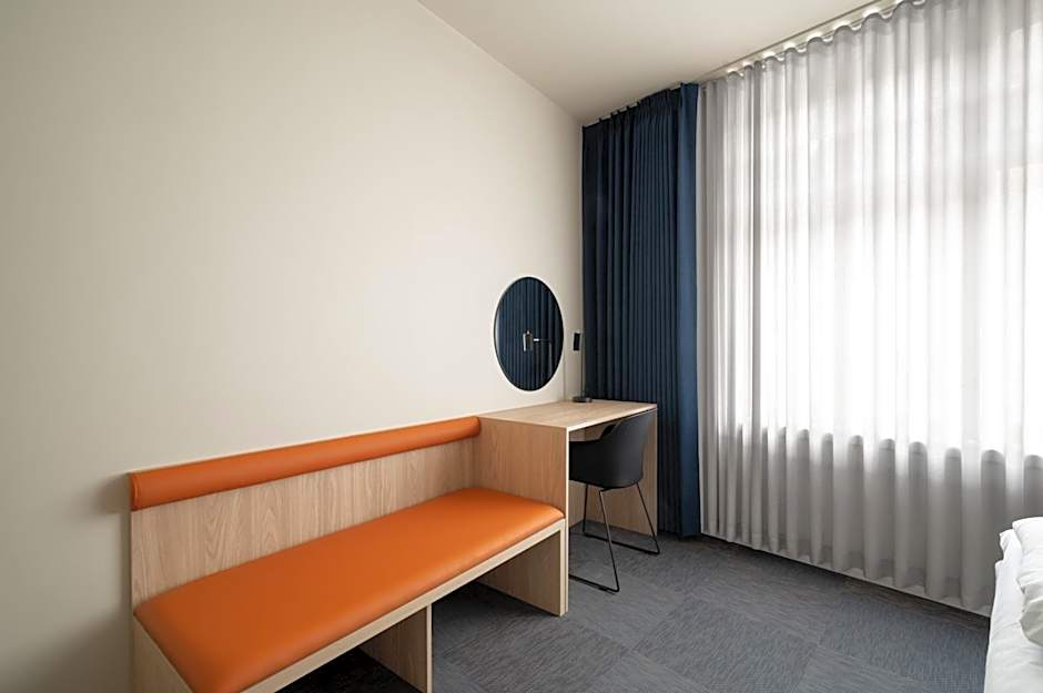 BREEZE Hotel Victoria - Self-Service