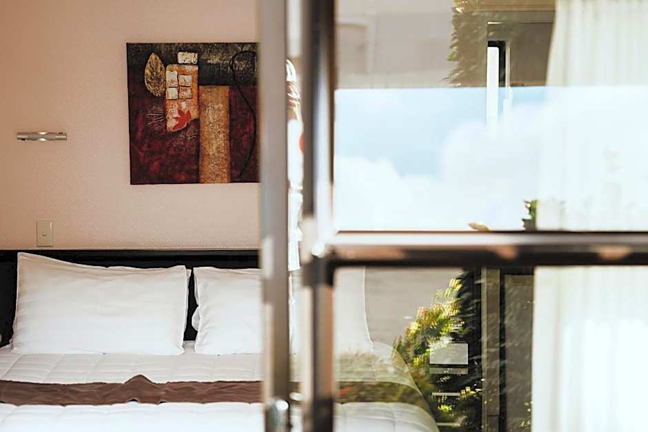 Tudor Court Motor Lodge